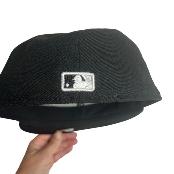 New Era NWT Chicago White Sox Black and White Basic 59FIFTY Fitted 3900 - Picture 6 of 7